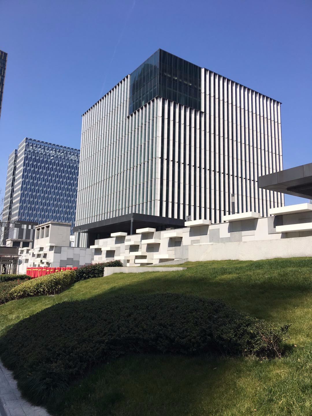 鴻易投資大廈