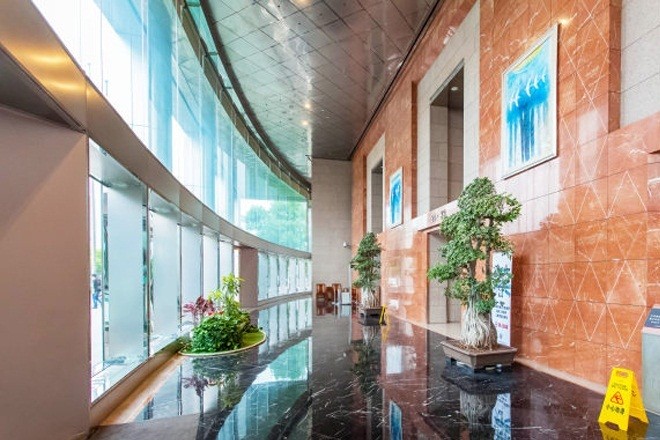 陸家嘴商務(wù)廣場