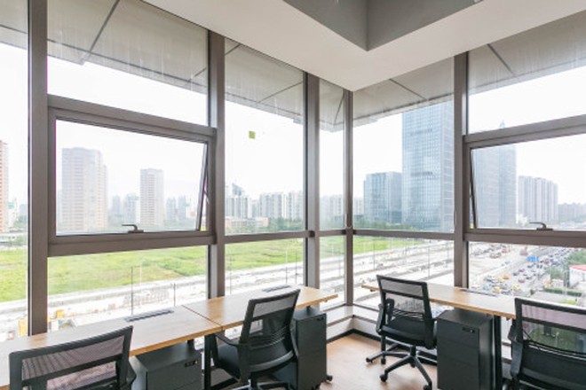 由由世紀(jì)廣場(chǎng)