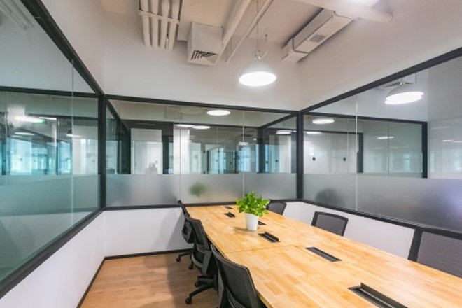 由由世紀(jì)廣場(chǎng)