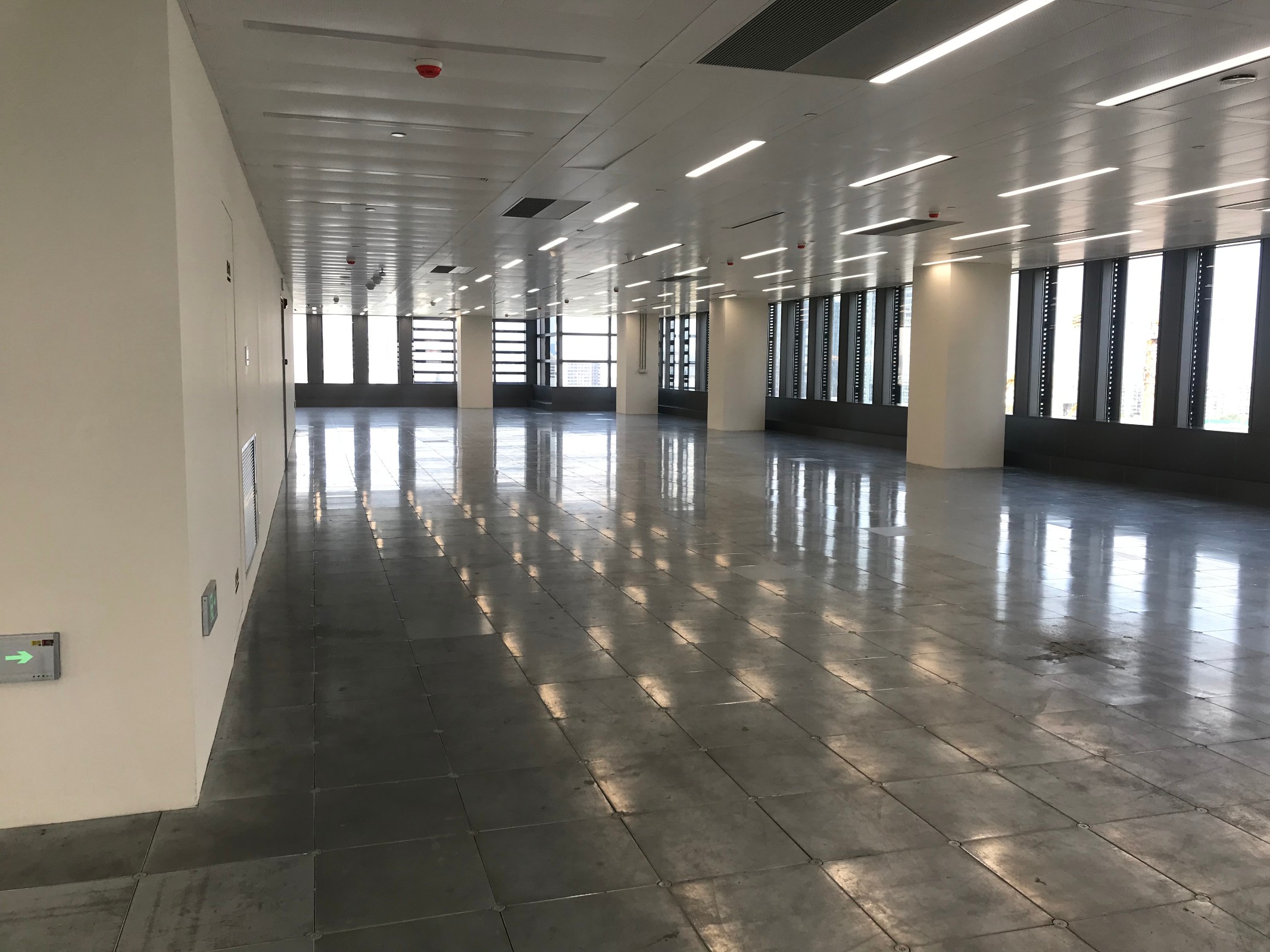 前灘時(shí)代廣場(chǎng)