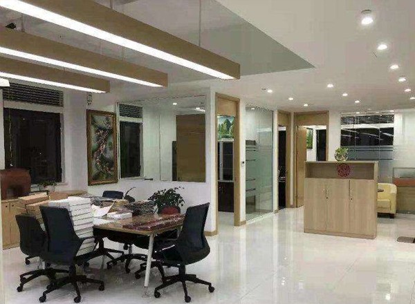 東航濱江中心
