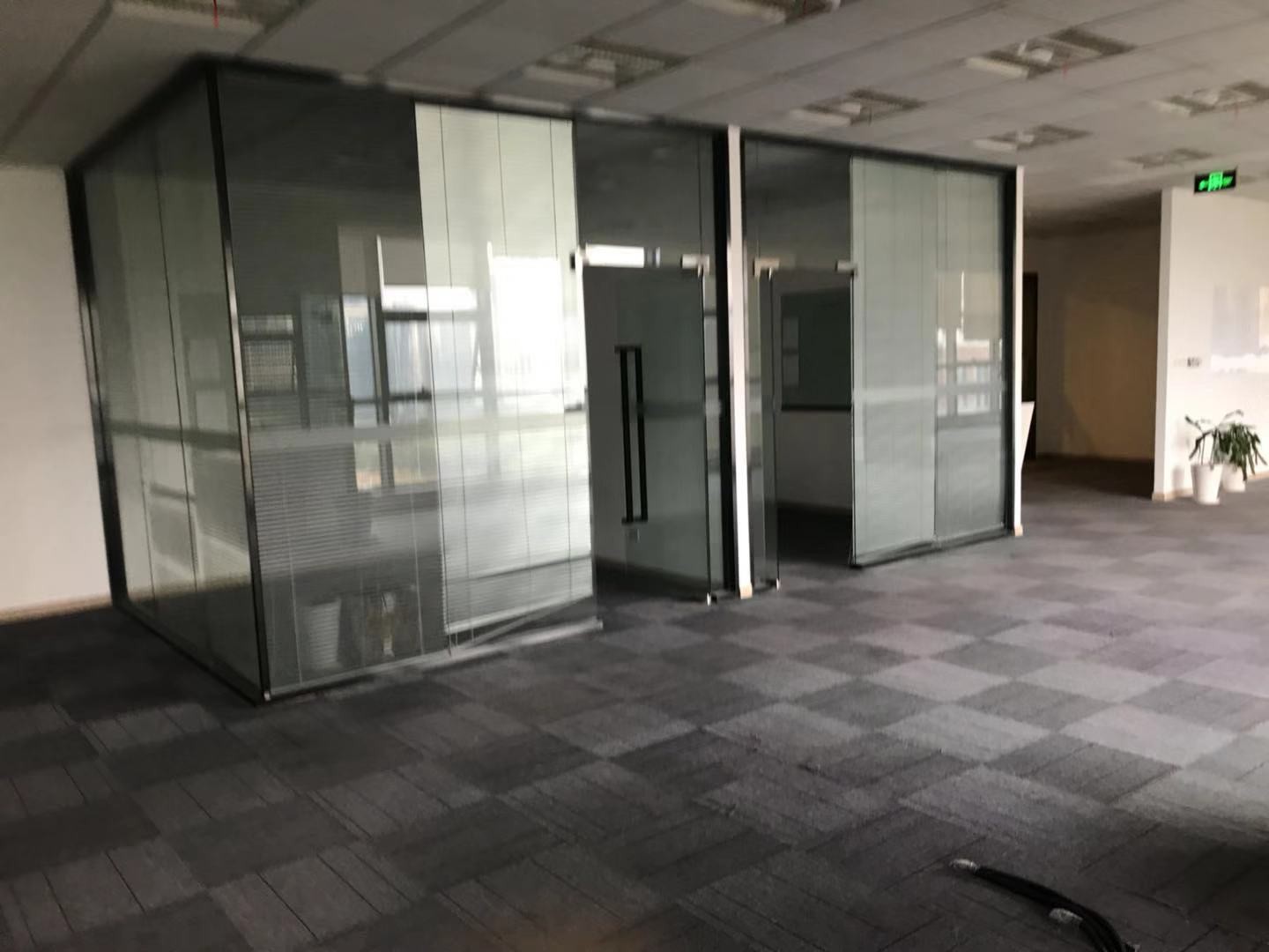 由由世紀(jì)廣場(chǎng)