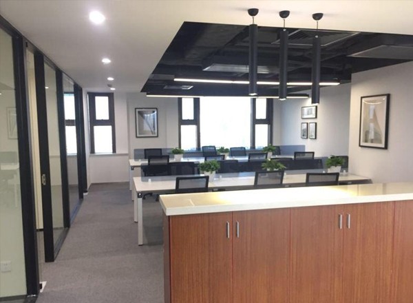 梅龍鎮(zhèn)廣場(chǎng)