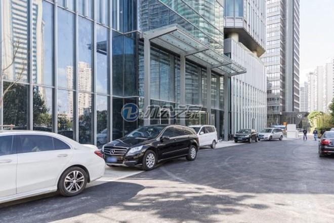 逐源大廈（星外灘10號）