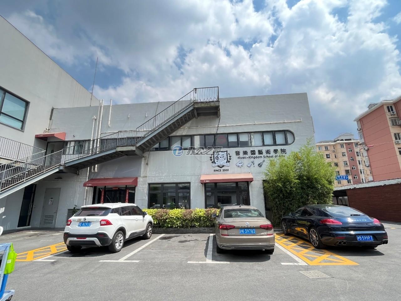 芳華德必運(yùn)動(dòng)loft