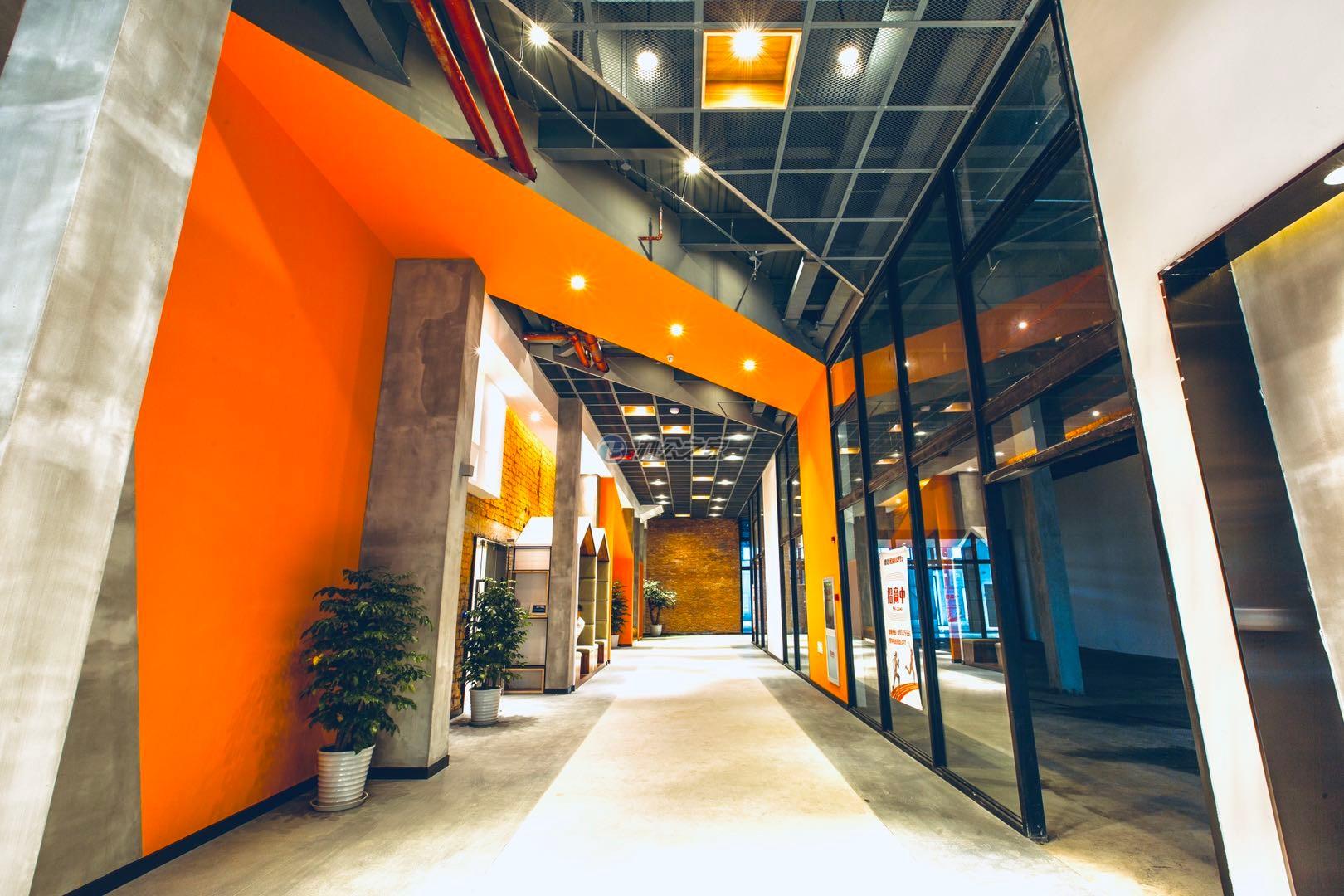 芳華德必運(yùn)動(dòng)loft