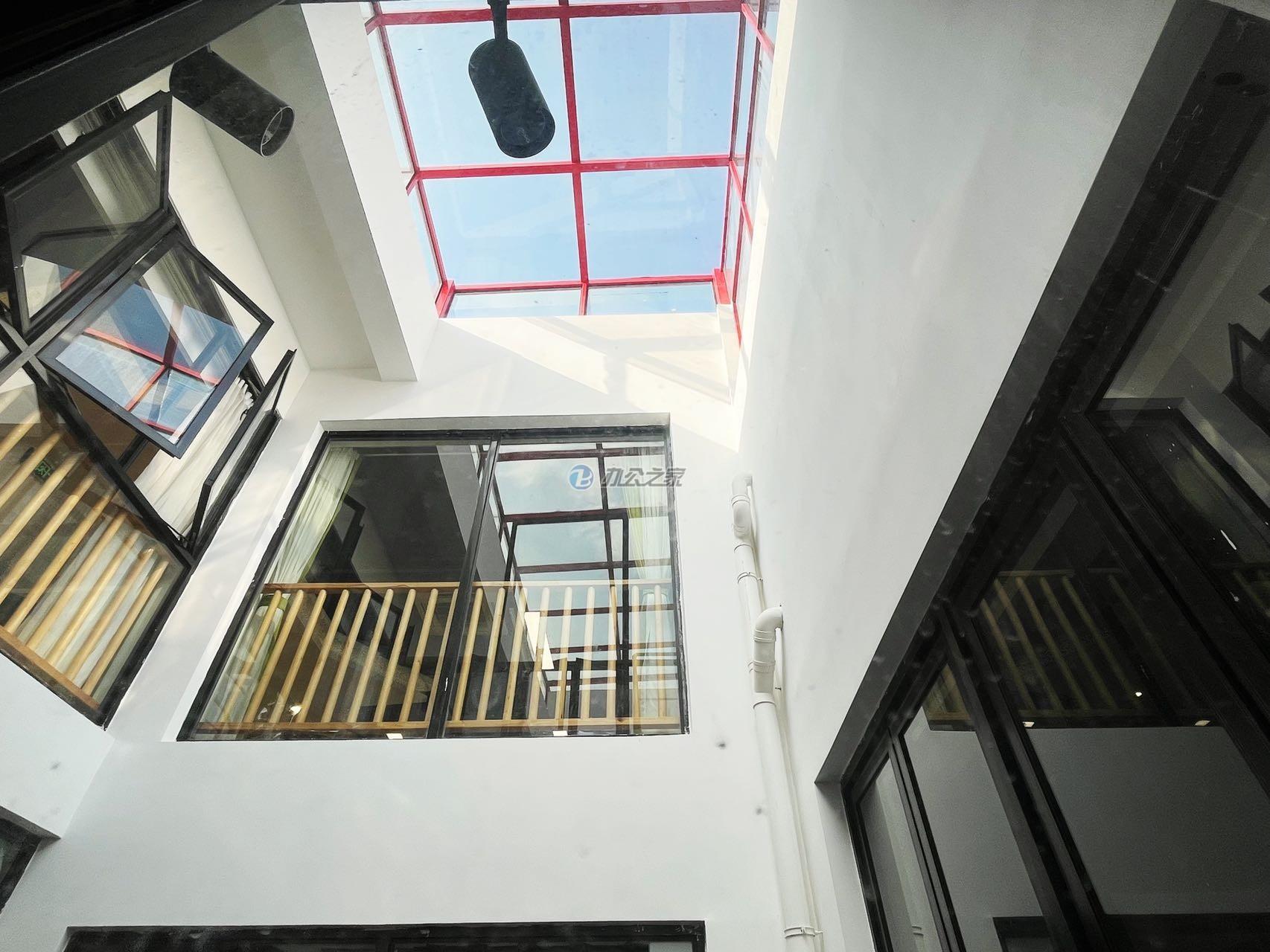 旺甌·霍客云創(chuàng)里