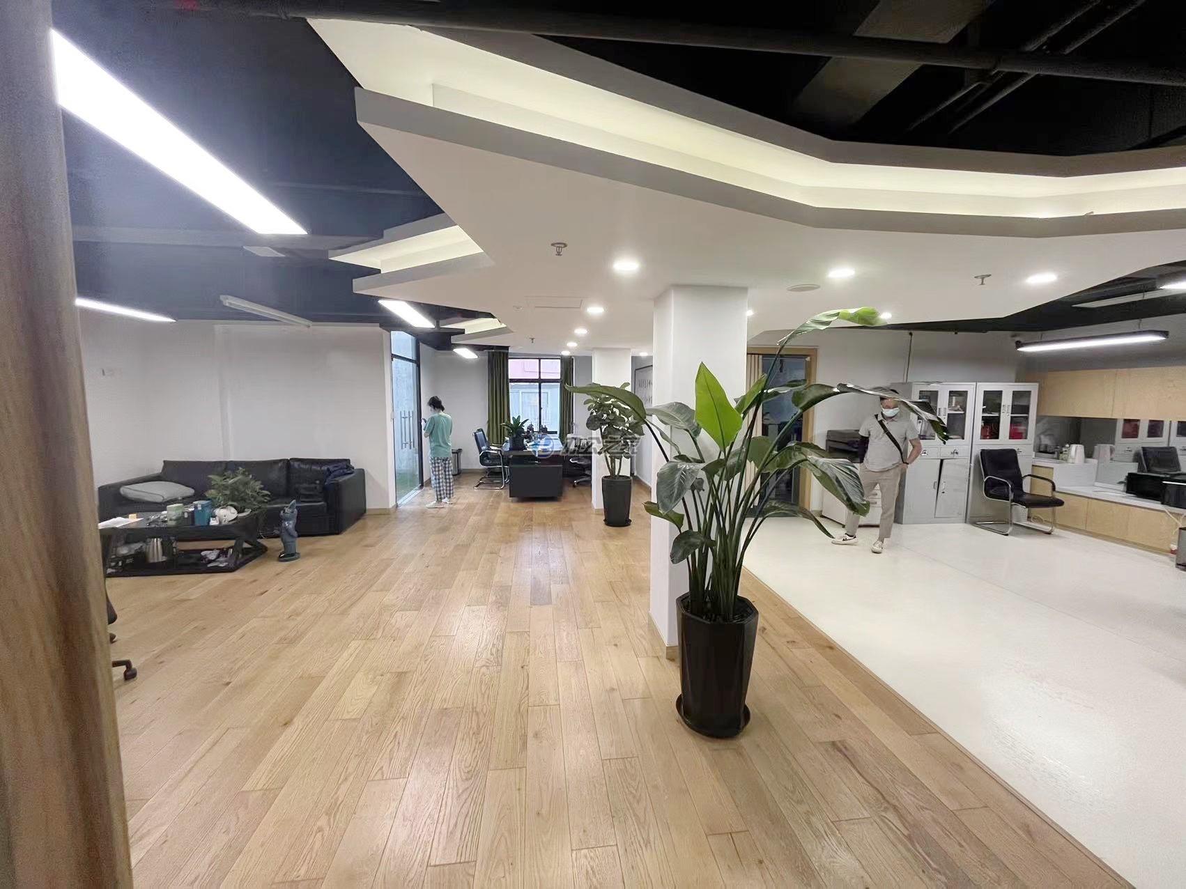 旺甌·霍客云創(chuàng)里