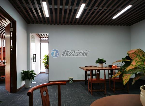 中設(shè)廣場(chǎng)