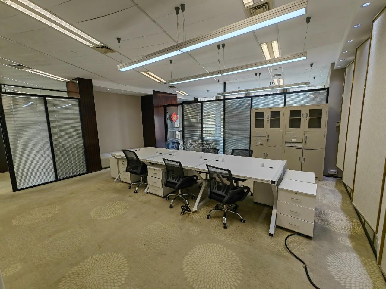 由由國(guó)際廣場(chǎng)