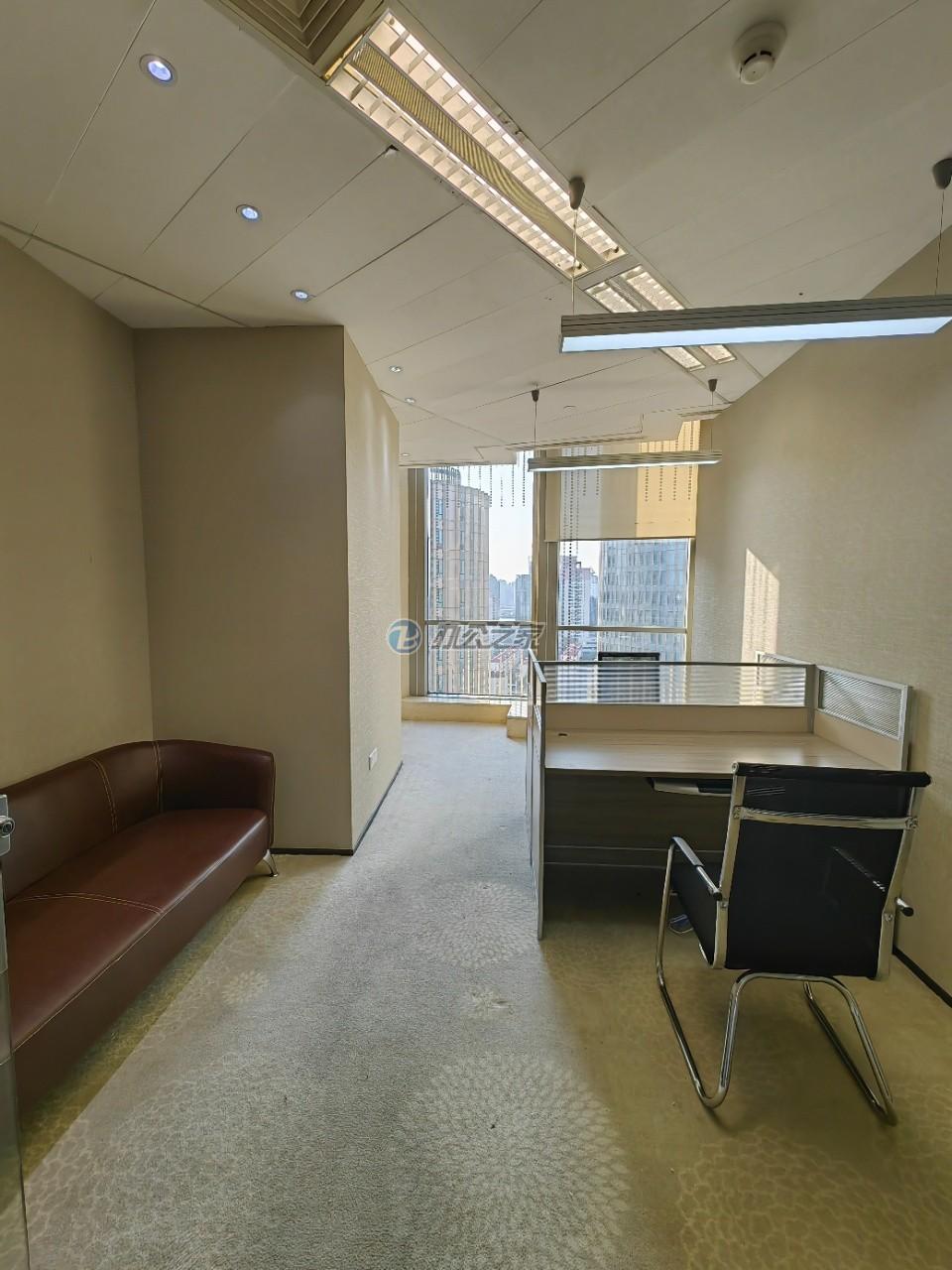 由由國(guó)際廣場(chǎng)