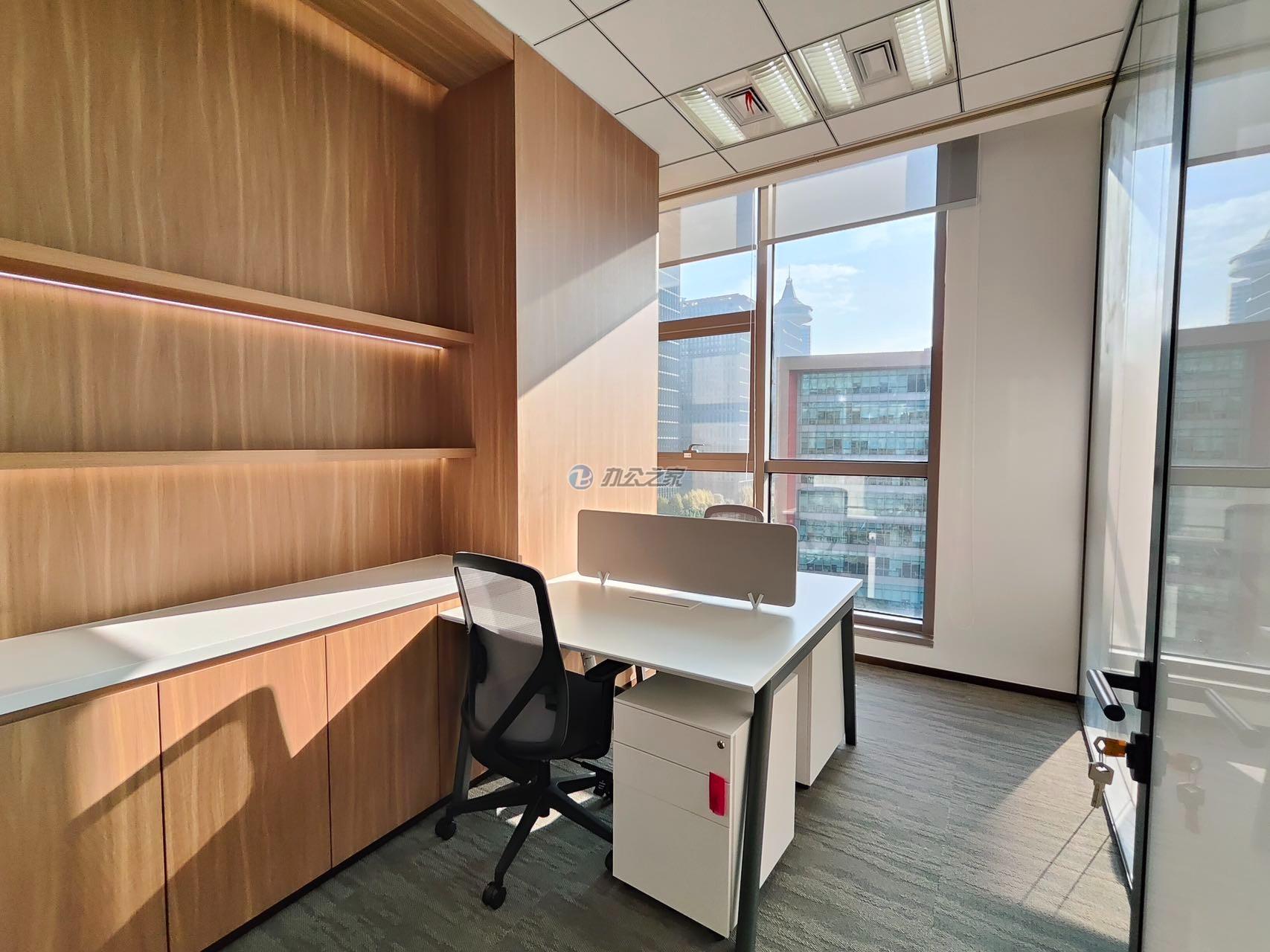 由由世紀(jì)廣場(chǎng)