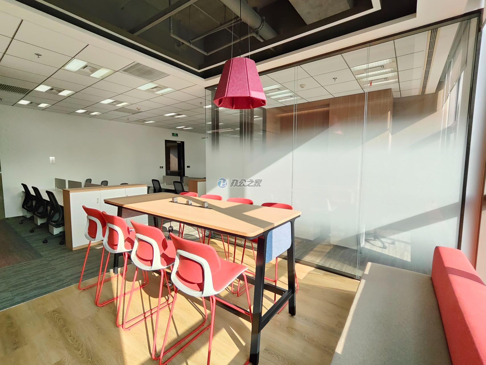 由由世紀(jì)廣場(chǎng)