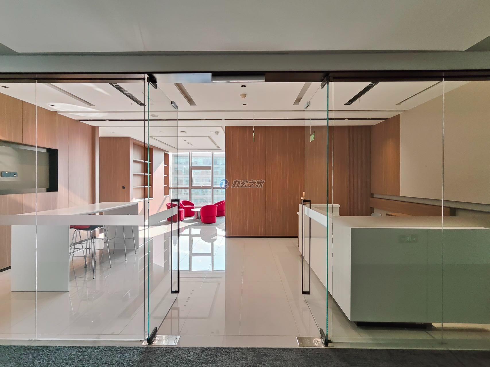 由由世紀(jì)廣場(chǎng)