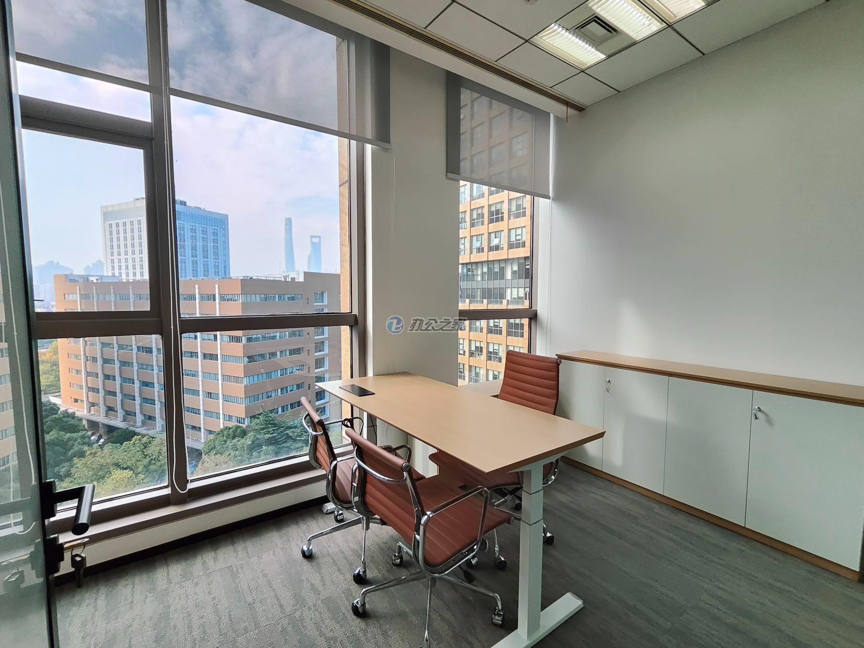 由由世紀(jì)廣場(chǎng)