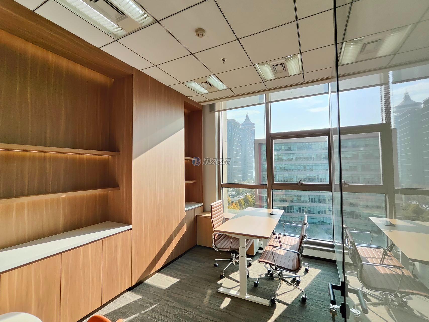 由由世紀(jì)廣場(chǎng)