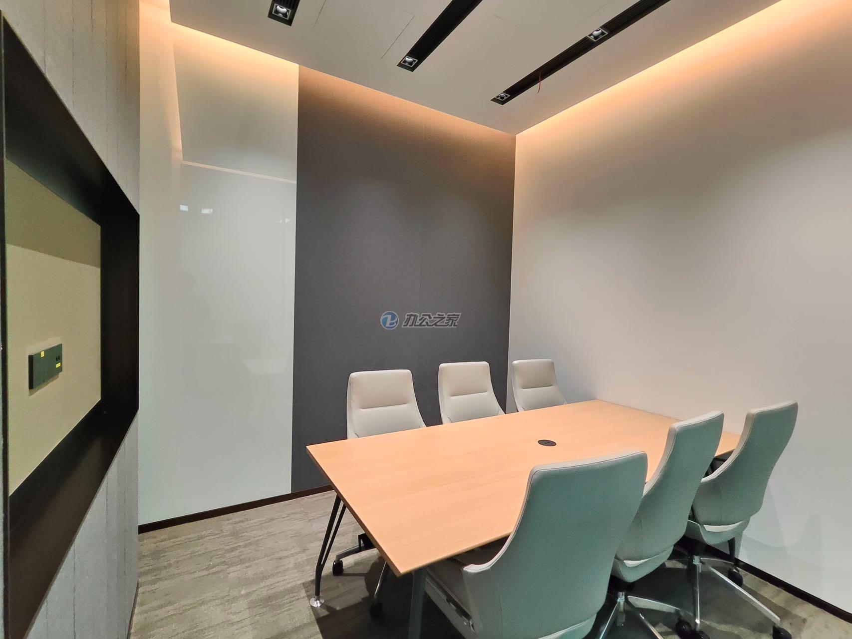 由由世紀(jì)廣場(chǎng)