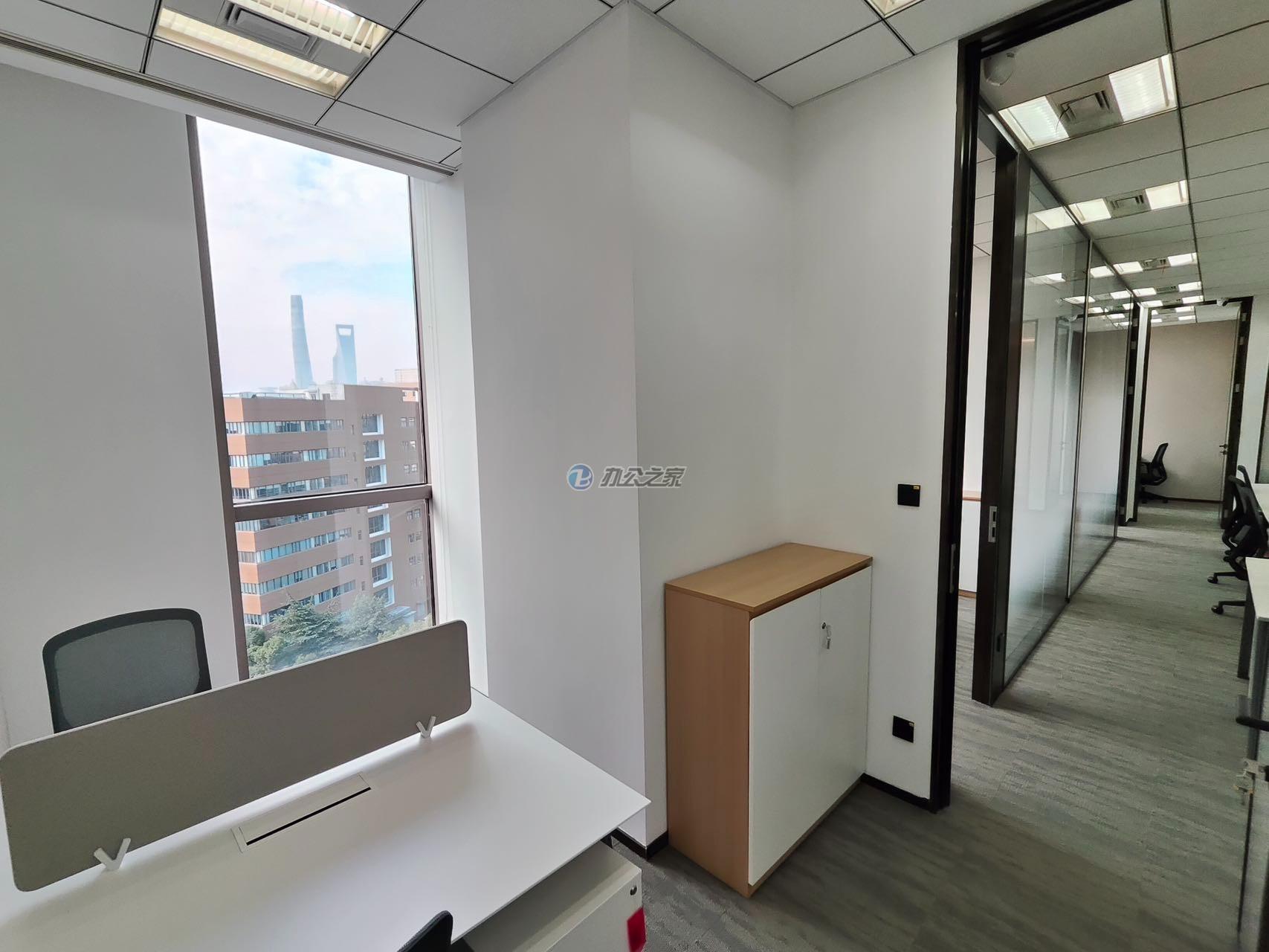 由由世紀(jì)廣場(chǎng)