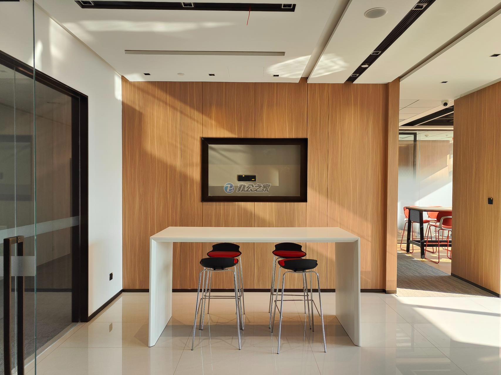 由由世紀(jì)廣場(chǎng)